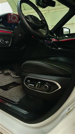 جیپ گراند شیرۆکی